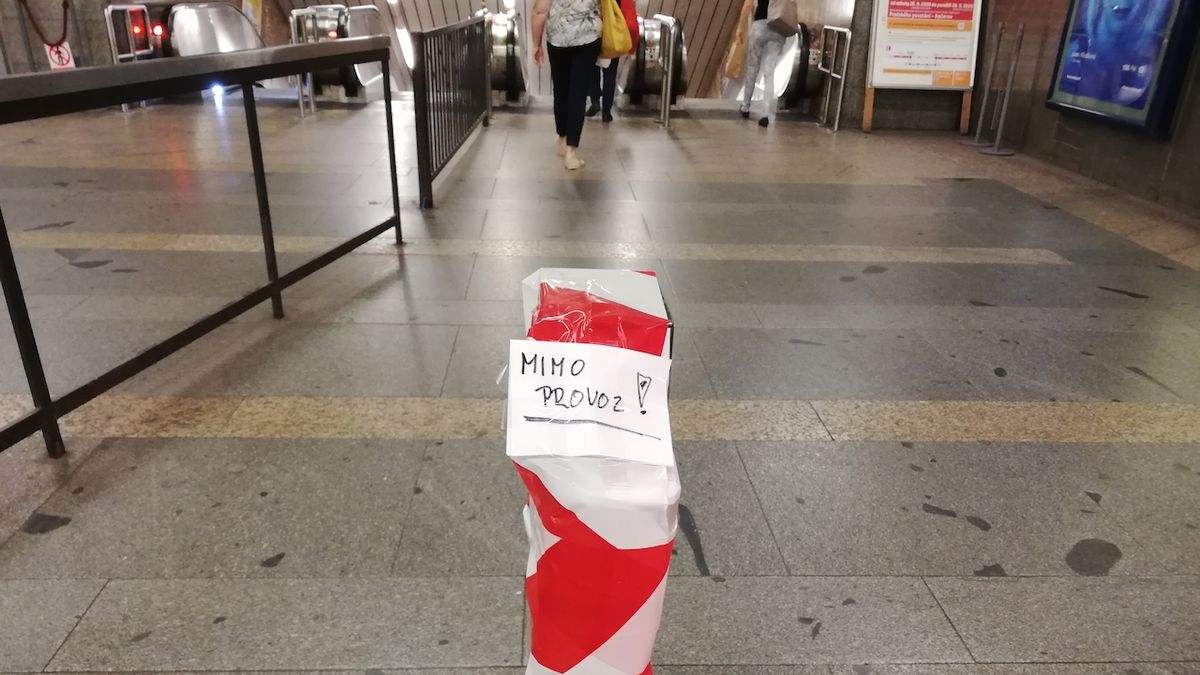 Pražské metro zastavil pád muže pod soupravu na Hlavním nádraží